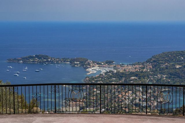 Maison à vendre - 25 pièces - 1612 m2 - Villefranche Sur Mer - 06 - PROVENCE-ALPES-COTE-D-AZUR