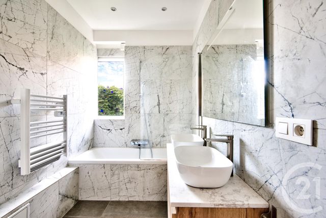 Appartement F4 à vendre - 4 pièces - 111 m2 - Villefranche Sur Mer - 06 - PROVENCE-ALPES-COTE-D-AZUR