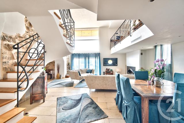 Afficher la photo en grand Maison à vendre - 4 pièces - 175 m2 - Castellar - 06 - PROVENCE-ALPES-COTE-D-AZUR