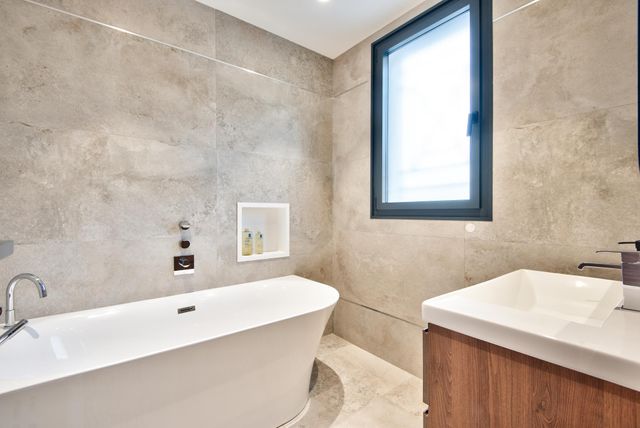 Maison à vendre - 5 pièces - 183 m2 - Tourrette Levens - 06 - PROVENCE-ALPES-COTE-D-AZUR