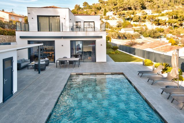 Maison à vendre - 5 pièces - 183 m2 - Tourrette Levens - 06 - PROVENCE-ALPES-COTE-D-AZUR