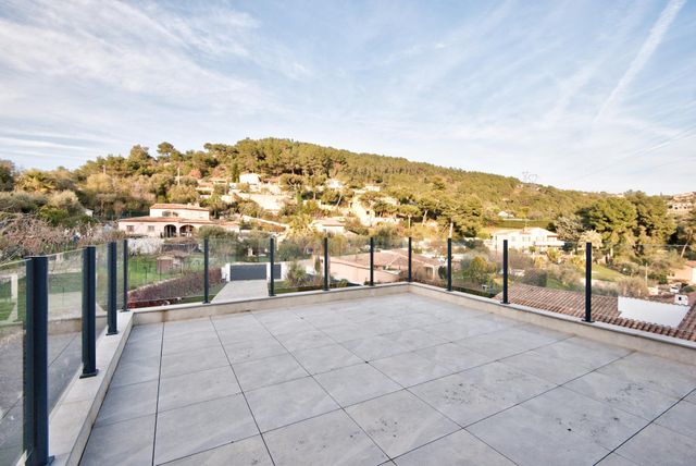 Maison à vendre - 5 pièces - 183 m2 - Tourrette Levens - 06 - PROVENCE-ALPES-COTE-D-AZUR