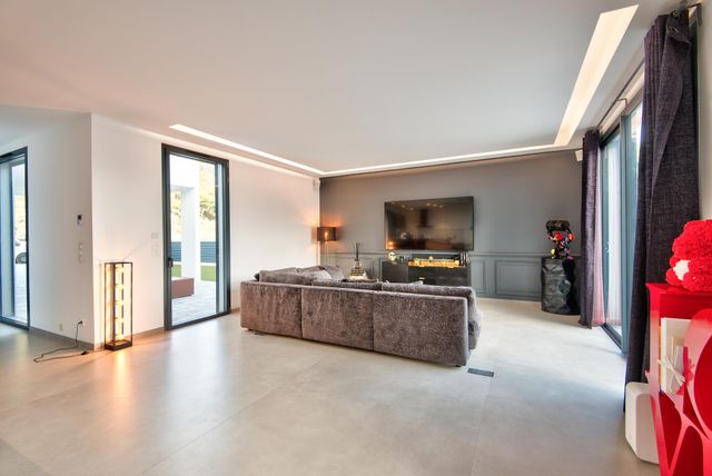 Maison à vendre - 5 pièces - 183 m2 - Tourrette Levens - 06 - PROVENCE-ALPES-COTE-D-AZUR