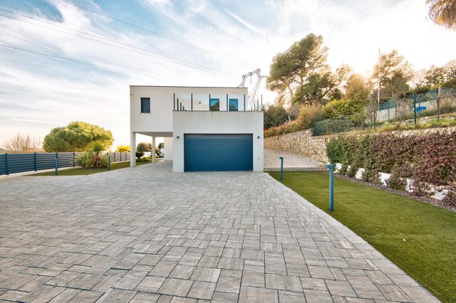 Maison à vendre - 5 pièces - 183 m2 - Tourrette Levens - 06 - PROVENCE-ALPES-COTE-D-AZUR