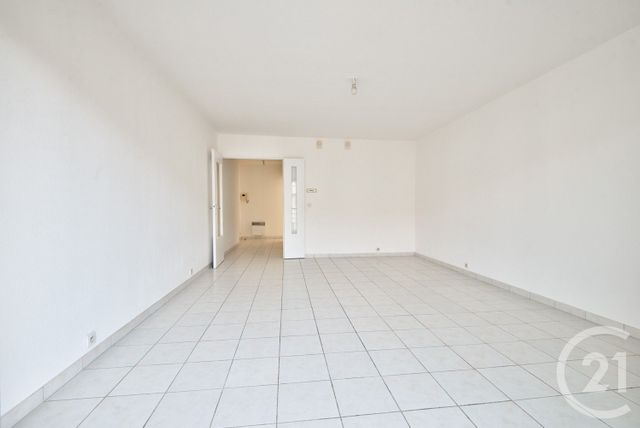 Appartement T3 &agrave; vendre - 3 pi&egrave;ces - 74,19 m2 - Antibes - 06 - PROVENCE-ALPES-COTE-D-AZUR