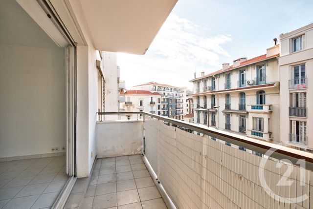 Appartement T3 &agrave; vendre - 3 pi&egrave;ces - 74,19 m2 - Antibes - 06 - PROVENCE-ALPES-COTE-D-AZUR
