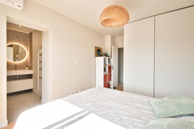 Afficher la photo en grand Appartement F4 à vendre - 4 pièces - 150,05 m2 - Nice - 06 - PROVENCE-ALPES-COTE-D-AZUR