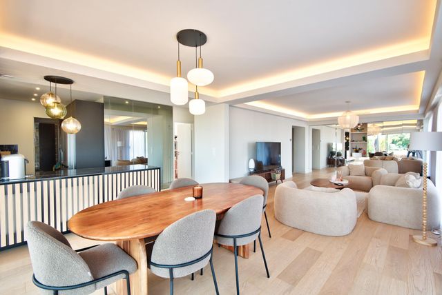 Afficher la photo en grand Appartement F4 à vendre - 4 pièces - 150,05 m2 - Nice - 06 - PROVENCE-ALPES-COTE-D-AZUR