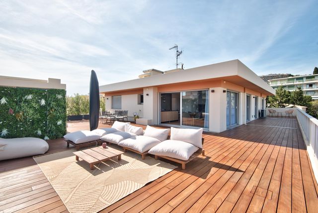 Afficher la photo en grand Appartement F4 à vendre - 4 pièces - 150,05 m2 - Nice - 06 - PROVENCE-ALPES-COTE-D-AZUR