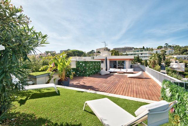 Afficher la photo en grand Appartement F4 à vendre - 4 pièces - 150,05 m2 - Nice - 06 - PROVENCE-ALPES-COTE-D-AZUR