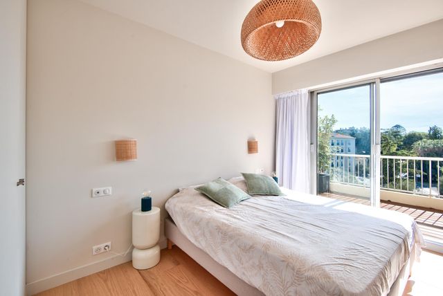 Afficher la photo en grand Appartement F4 à vendre - 4 pièces - 150,05 m2 - Nice - 06 - PROVENCE-ALPES-COTE-D-AZUR