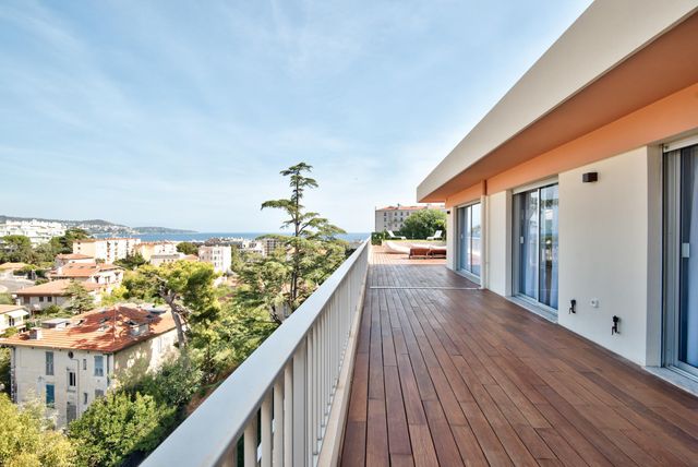 Afficher la photo en grand Appartement F4 à vendre - 4 pièces - 150,05 m2 - Nice - 06 - PROVENCE-ALPES-COTE-D-AZUR