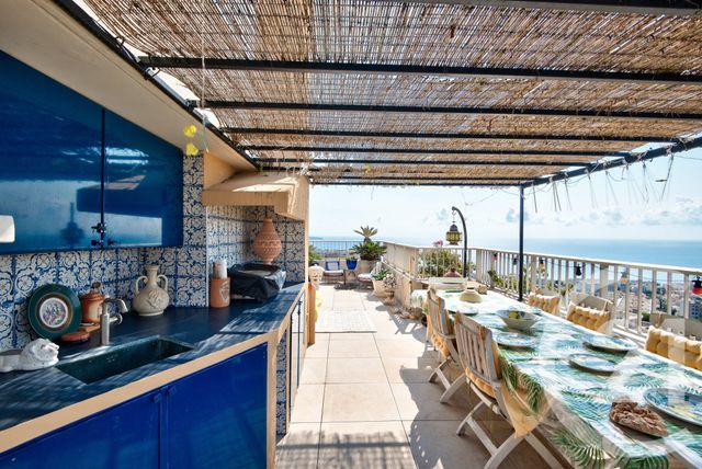 Afficher la photo en grand Appartement F4 à vendre - 4 pièces - 144,57 m2 - Nice - 06 - PROVENCE-ALPES-COTE-D-AZUR