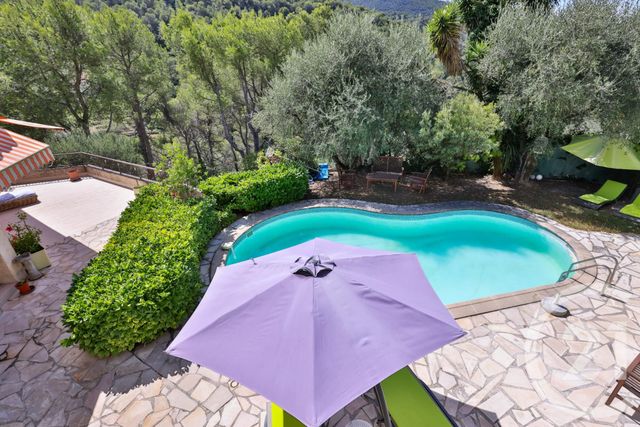 Maison à vendre - 7 pièces - 250 m2 - La Trinite - 06 - PROVENCE-ALPES-COTE-D-AZUR