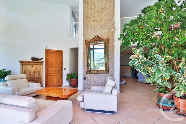 Maison à vendre - 7 pièces - 250 m2 - La Trinite - 06 - PROVENCE-ALPES-COTE-D-AZUR