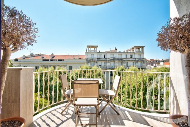 Afficher la photo en grand Appartement F3 à vendre - 3 pièces - 80,04 m2 - Nice - 06 - PROVENCE-ALPES-COTE-D-AZUR