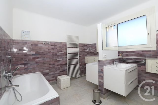 Appartement F7 et + à louer - 7 pièces - 221,98 m2 - Nice - 06 - PROVENCE-ALPES-COTE-D-AZUR