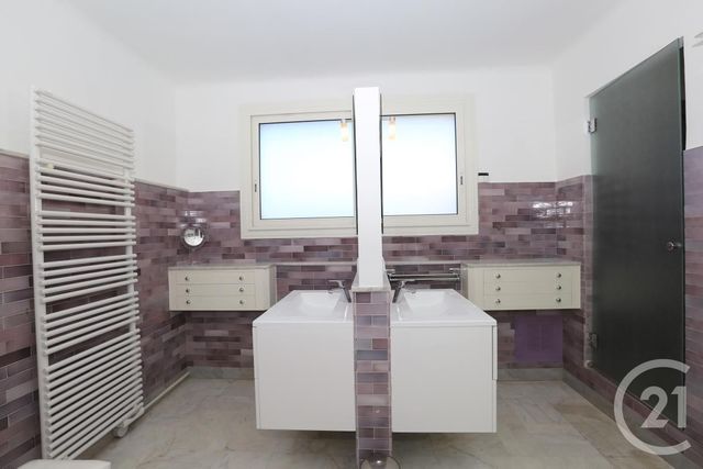 Appartement F7 et + à louer - 7 pièces - 221,98 m2 - Nice - 06 - PROVENCE-ALPES-COTE-D-AZUR