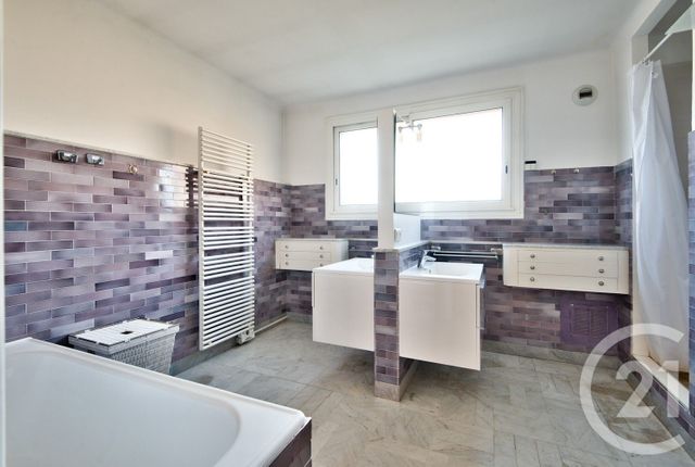 Appartement F7 et + à louer - 7 pièces - 221,98 m2 - Nice - 06 - PROVENCE-ALPES-COTE-D-AZUR