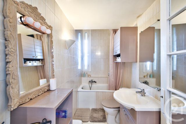 Afficher la photo en grand Appartement F3 à vendre - 3 pièces - 46,07 m2 - Nice - 06 - PROVENCE-ALPES-COTE-D-AZUR