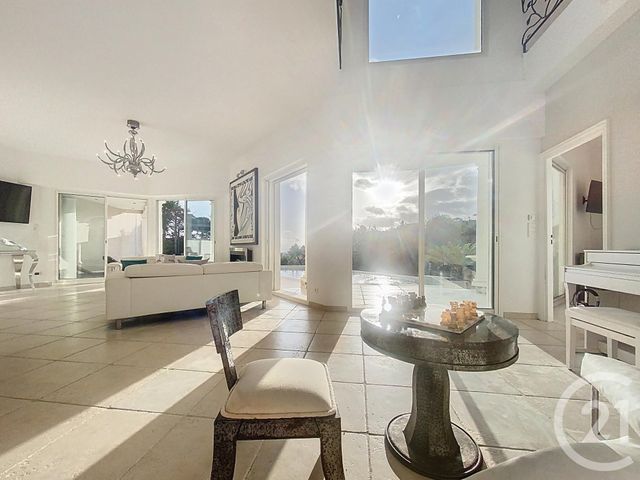 Maison &agrave; louer - 6 pi&egrave;ces - 200,56 m2 - St Laurent Du Var - 06 - PROVENCE-ALPES-COTE-D-AZUR