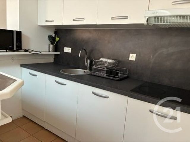 Appartement F3 &agrave; louer - 3 pi&egrave;ces - 56,02 m2 - Grasse - 06 - PROVENCE-ALPES-COTE-D-AZUR