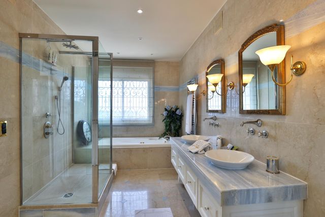 Afficher la photo en grand Maison à vendre - 5 pièces - 211 m2 - Villefranche Sur Mer - 06 - PROVENCE-ALPES-COTE-D-AZUR