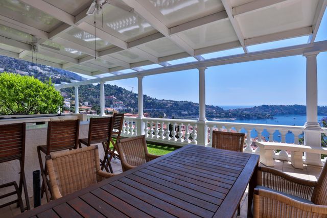 Afficher la photo en grand Maison à vendre - 5 pièces - 211 m2 - Villefranche Sur Mer - 06 - PROVENCE-ALPES-COTE-D-AZUR