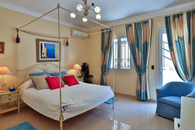 Afficher la photo en grand Maison à vendre - 5 pièces - 211 m2 - Villefranche Sur Mer - 06 - PROVENCE-ALPES-COTE-D-AZUR