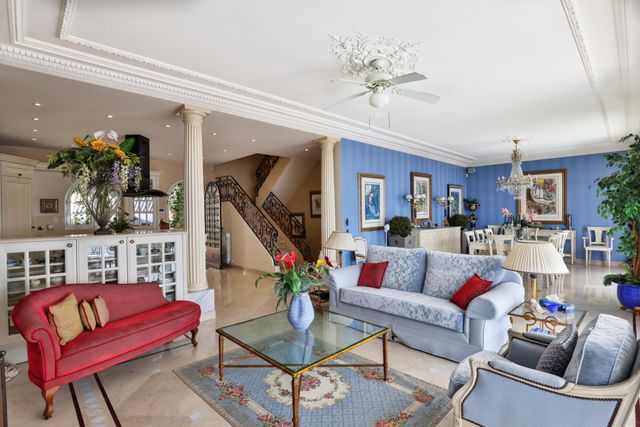 Afficher la photo en grand Maison à vendre - 5 pièces - 211 m2 - Villefranche Sur Mer - 06 - PROVENCE-ALPES-COTE-D-AZUR