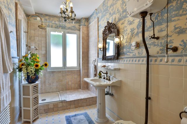 Afficher la photo en grand Maison à vendre - 5 pièces - 211 m2 - Villefranche Sur Mer - 06 - PROVENCE-ALPES-COTE-D-AZUR