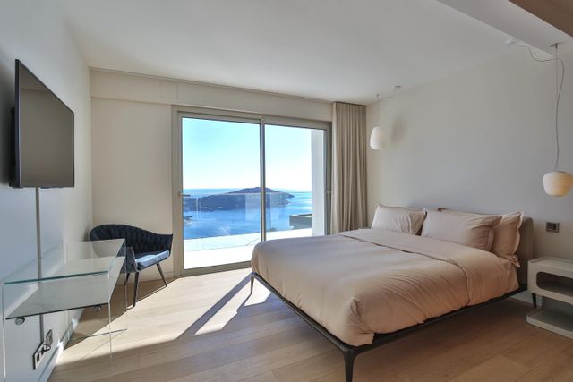 Maison à louer - 5 pièces - 440 m2 - Villefranche Sur Mer - 06 - PROVENCE-ALPES-COTE-D-AZUR