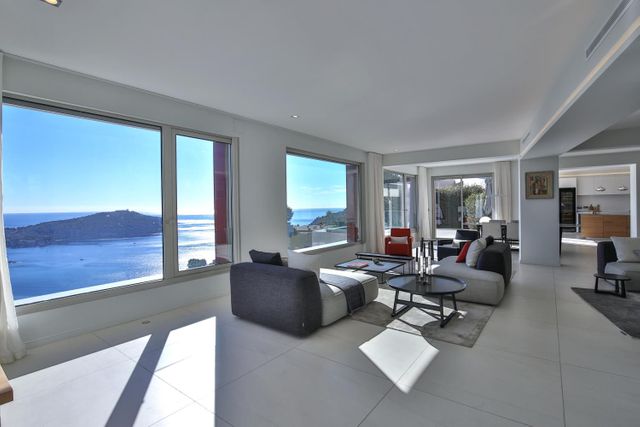 Maison à louer - 5 pièces - 440 m2 - Villefranche Sur Mer - 06 - PROVENCE-ALPES-COTE-D-AZUR