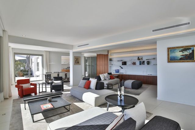 Maison à louer - 5 pièces - 440 m2 - Villefranche Sur Mer - 06 - PROVENCE-ALPES-COTE-D-AZUR