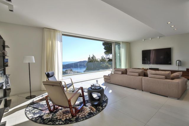 Maison à louer - 6 pièces - 360 m2 - Villefranche Sur Mer - 06 - PROVENCE-ALPES-COTE-D-AZUR