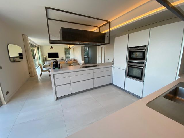 Maison à louer - 6 pièces - 360 m2 - Villefranche Sur Mer - 06 - PROVENCE-ALPES-COTE-D-AZUR