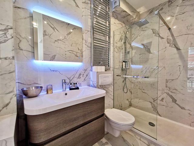 Appartement F3 à vendre - 3 pièces - 111,12 m2 - Nice - 06 - PROVENCE-ALPES-COTE-D-AZUR