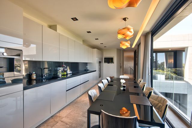 Maison à vendre - 6 pièces - 300 m2 - Nice - 06 - PROVENCE-ALPES-COTE-D-AZUR