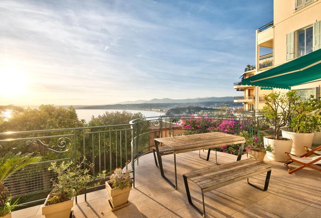 Appartement F4 à louer - 4 pièces - 142,56 m2 - Nice - 06 - PROVENCE-ALPES-COTE-D-AZUR