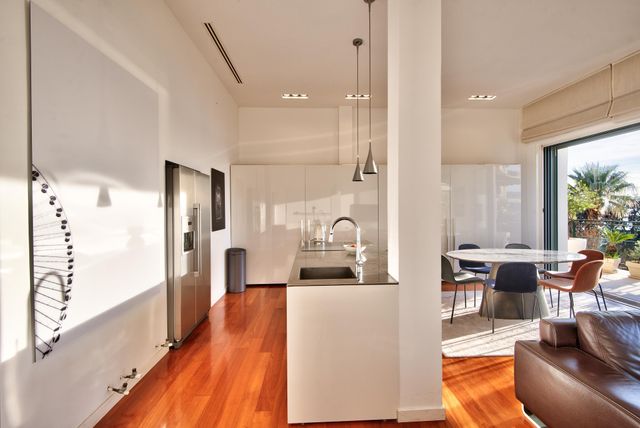 Appartement F4 à louer - 4 pièces - 142,56 m2 - Nice - 06 - PROVENCE-ALPES-COTE-D-AZUR